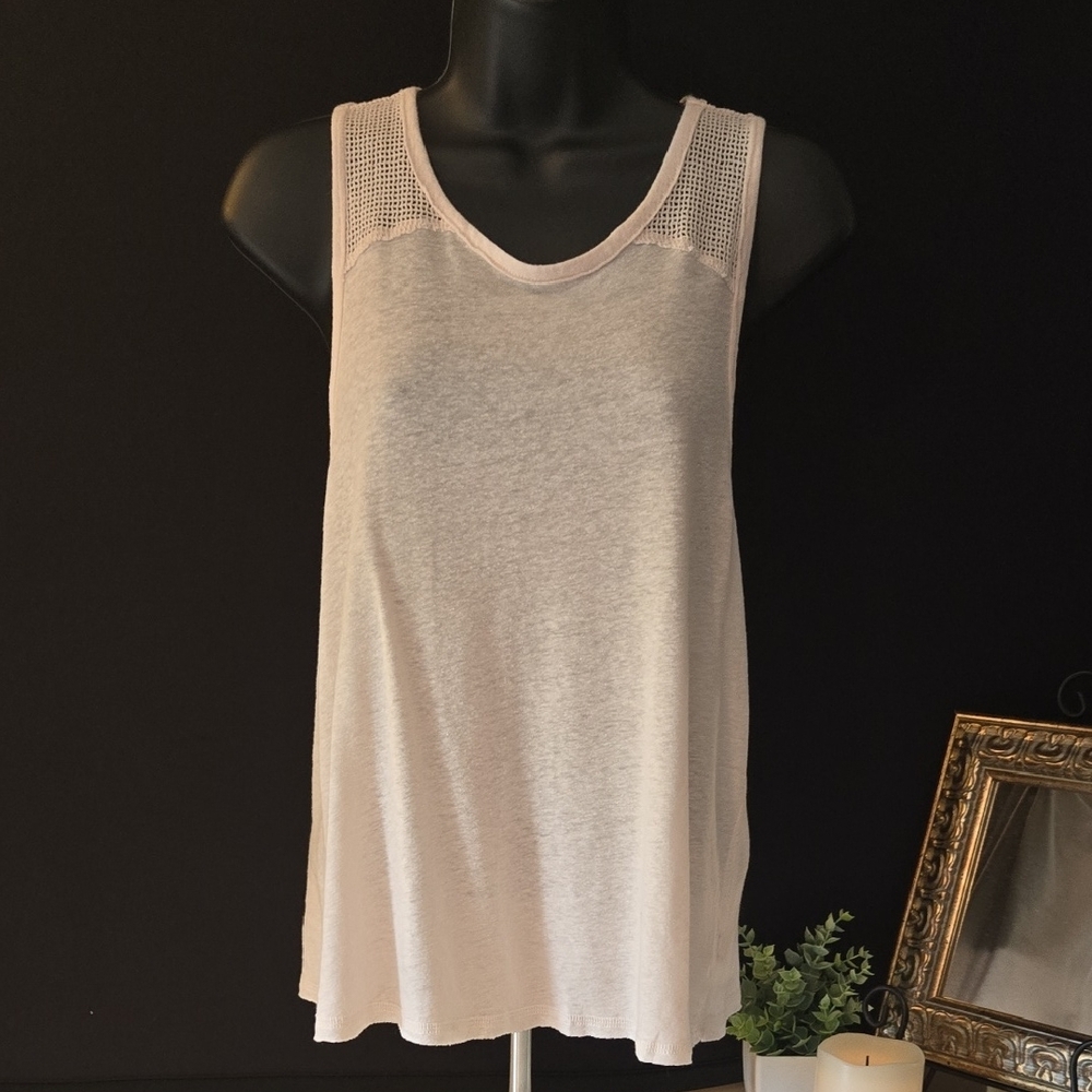 American Eagle Outfitters Size M Cream Sleeveless Tank Top